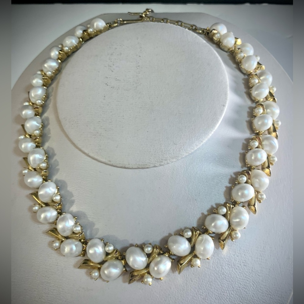 Vintage Trifari Southampton baroque Pearl necklace